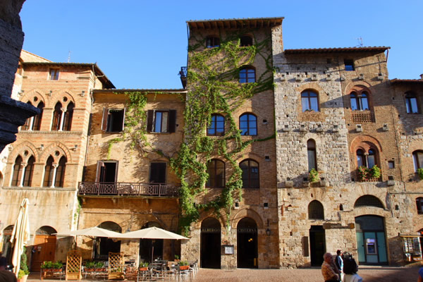 https://uwalk.ie/wp-content/uploads/2026/01/1520590423_1499425304_Hotel-La-Cisterna-San-Gimignano.jpg