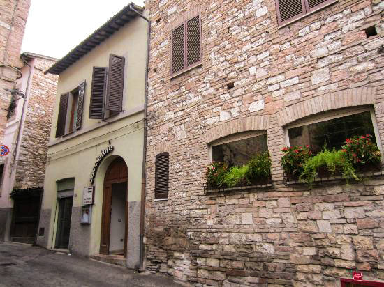 https://uwalk.ie/wp-content/uploads/2026/01/1520614778_1507554129_Hotel-Il-Cacciatore-Spello.jpg