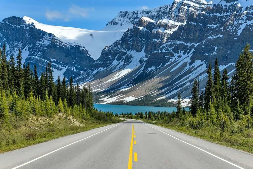 https://uwalk.ie/wp-content/uploads/2026/02/Hiking-in-the-Canadian-Rockies-2.jpg