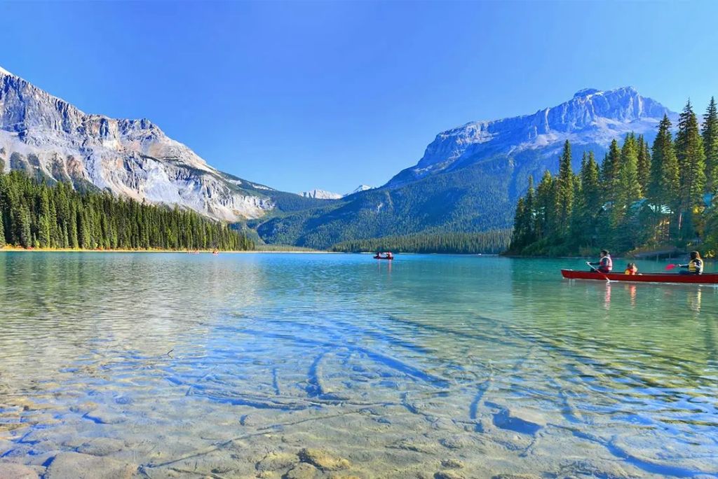 https://uwalk.ie/wp-content/uploads/2026/02/Hiking-in-the-Canadian-Rockies-3.jpg